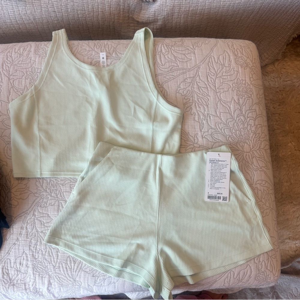 Lululemon Ribbed Softstreme High Rise Short 2” &